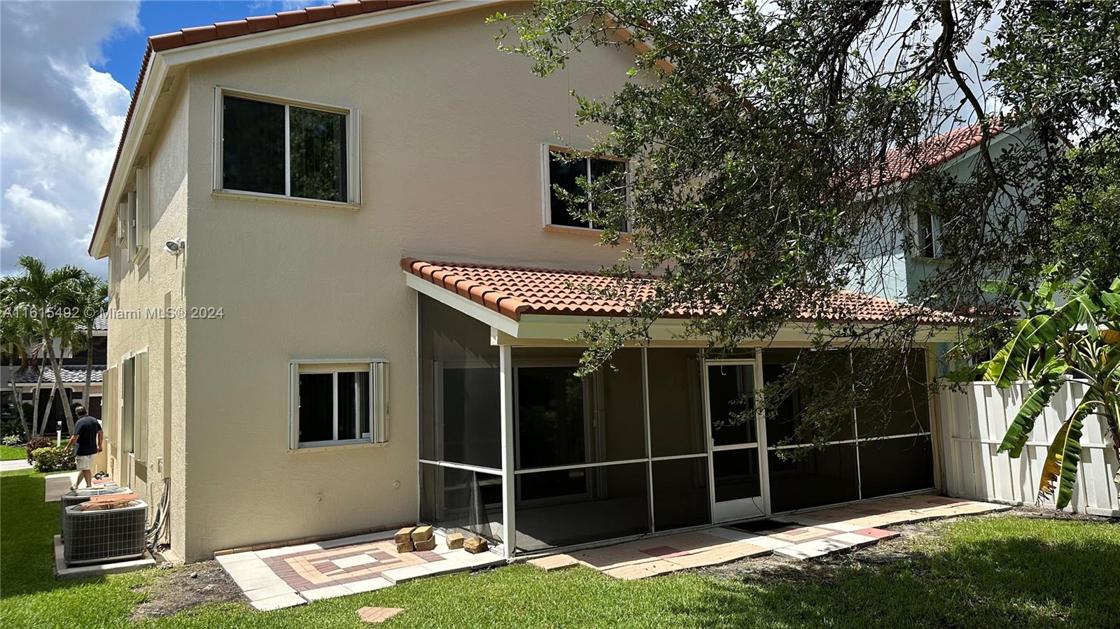 BOCA SPRINGS - Residential
