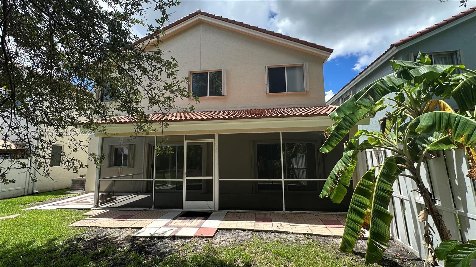 BOCA SPRINGS - Residential