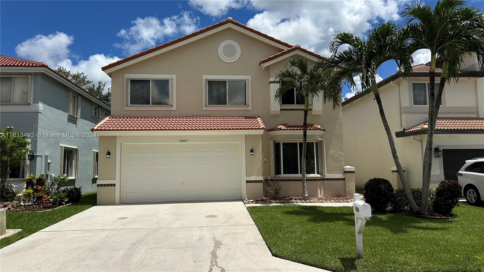 BOCA SPRINGS - Residential