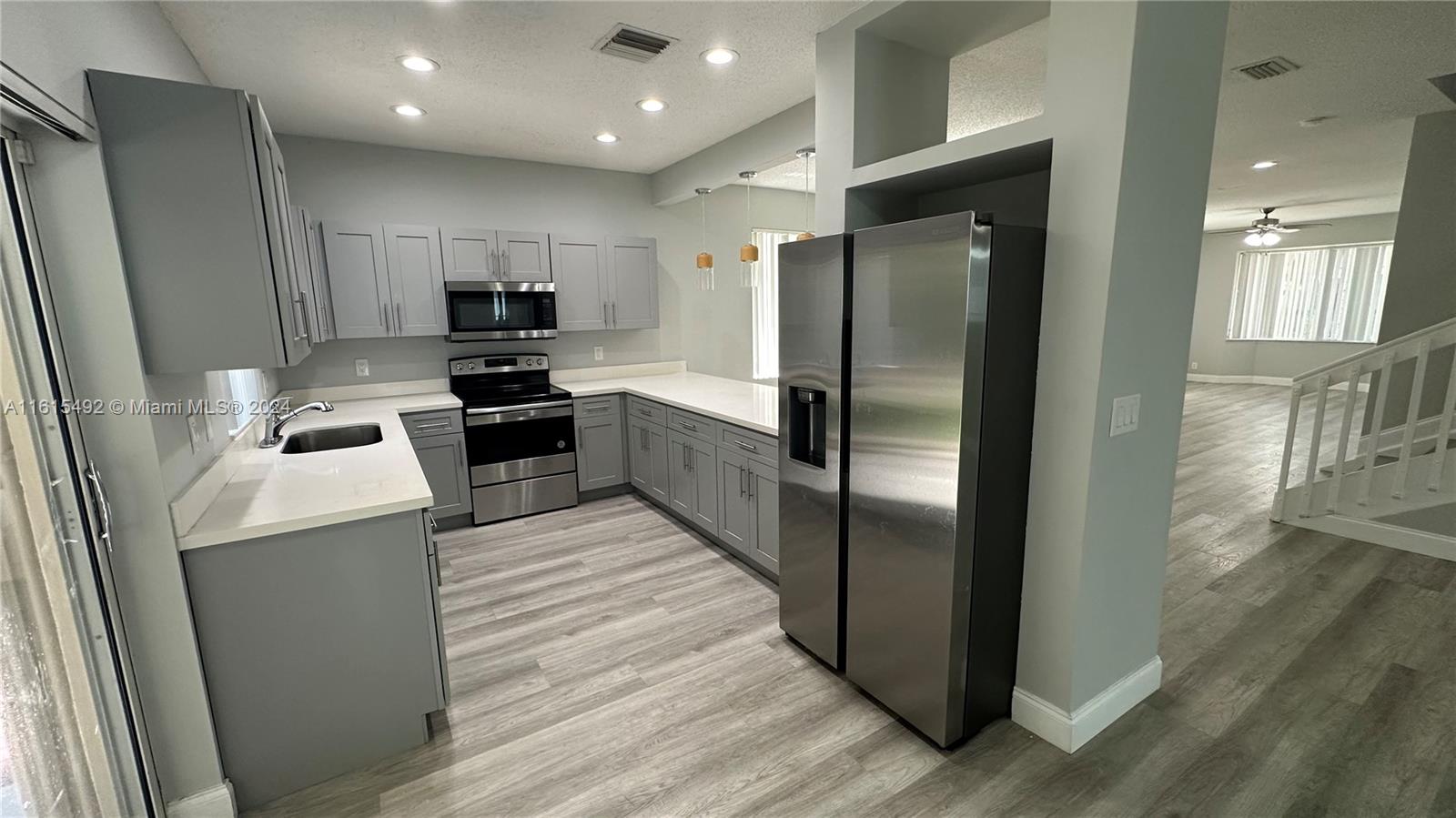 BOCA SPRINGS - Residential
