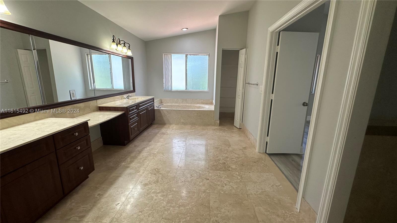 BOCA SPRINGS - Residential