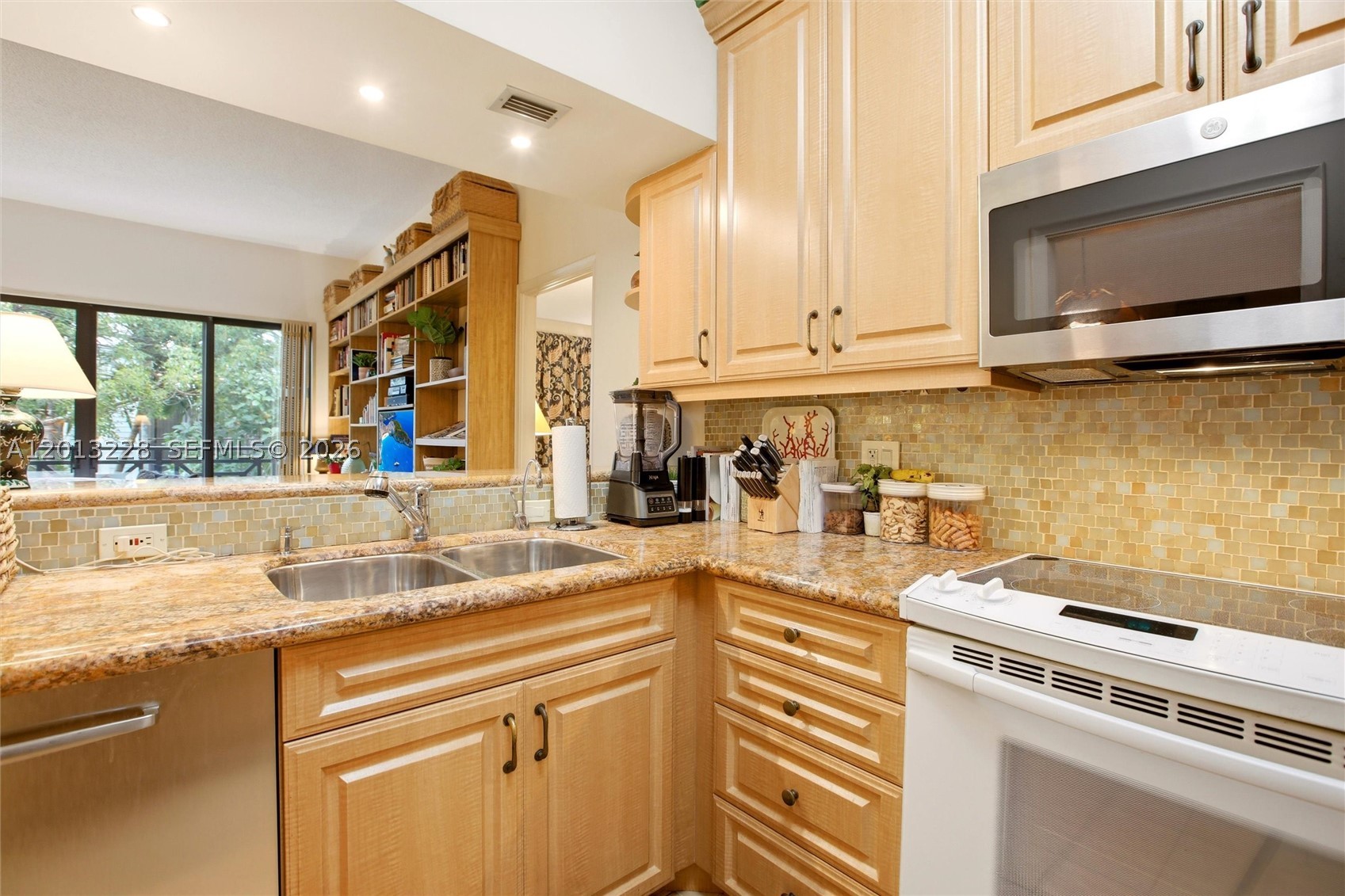 OCEANAGE CONDO - Residential