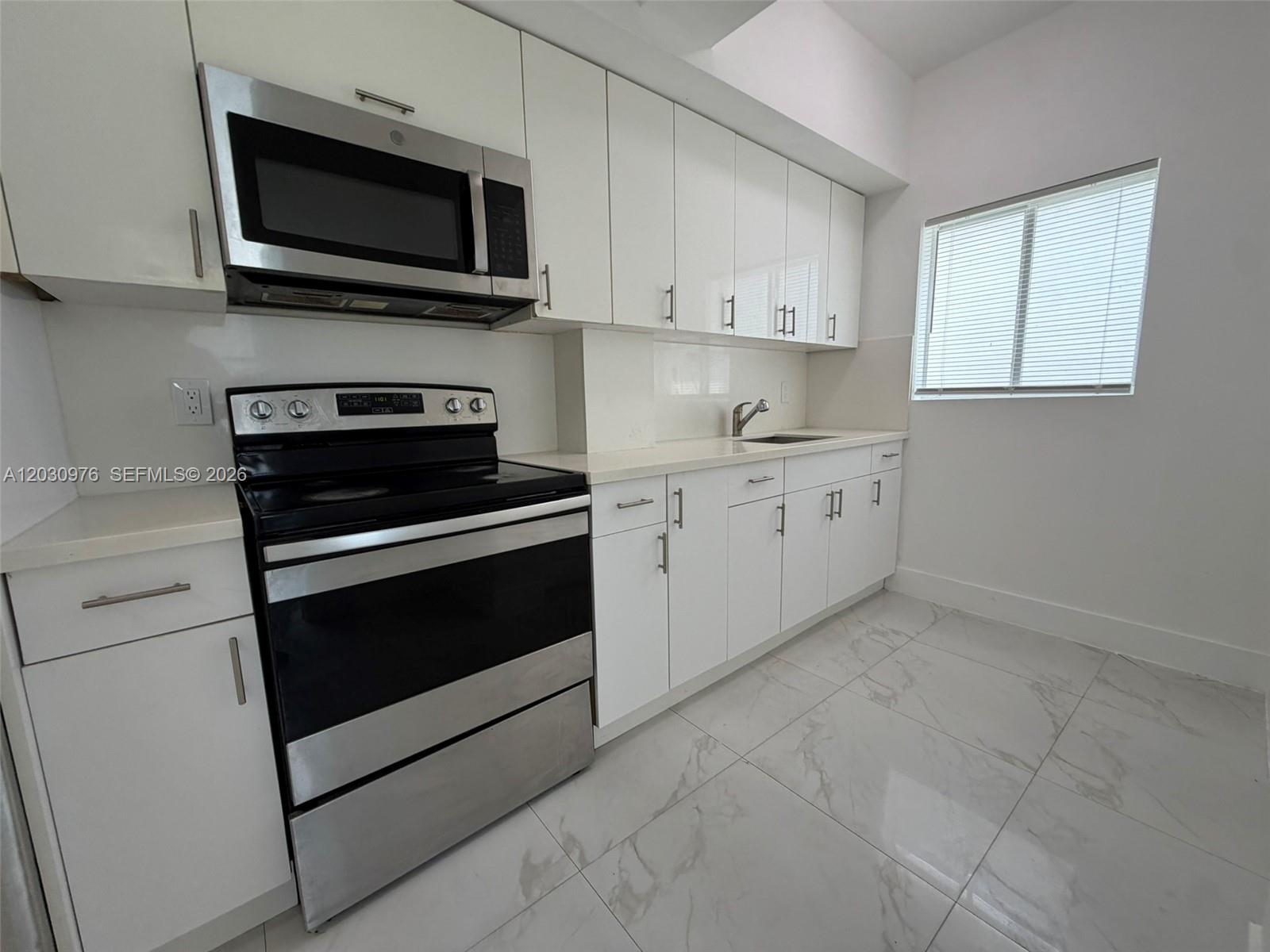 LAWRENCE ESTATE LAND CO - Residential Lease