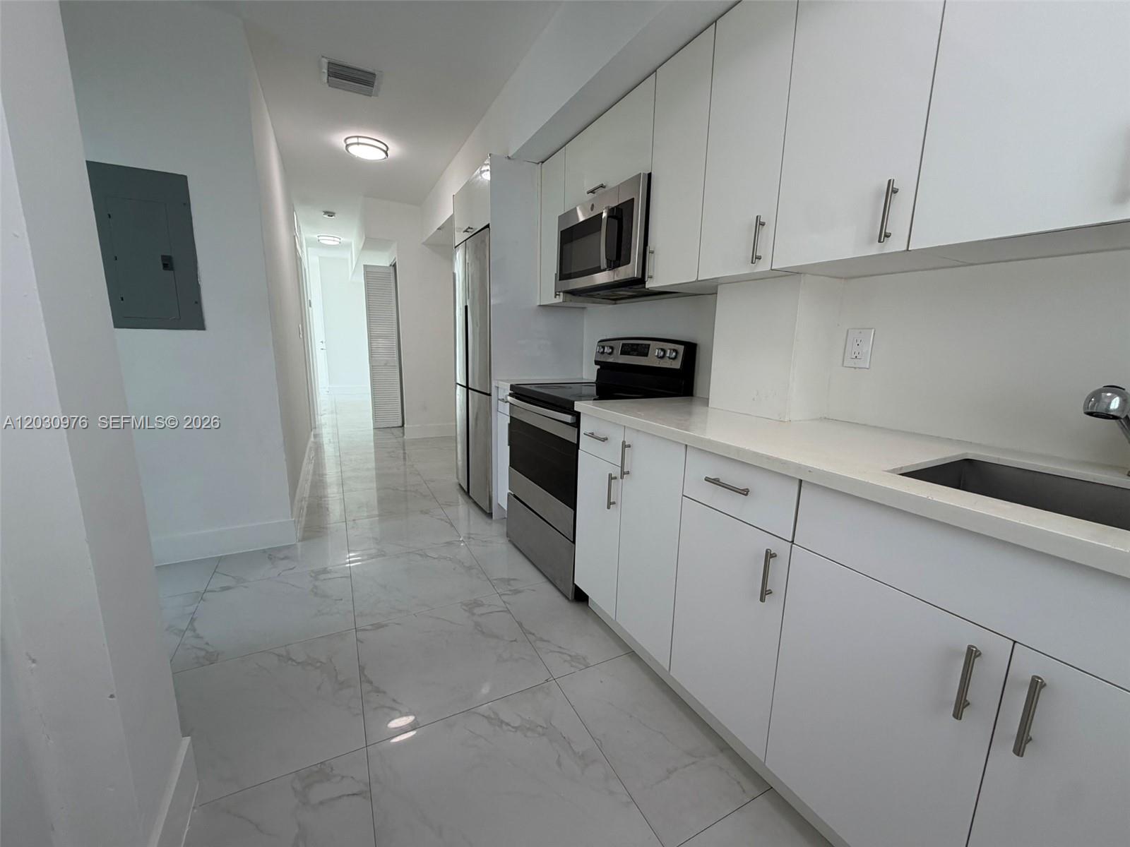 LAWRENCE ESTATE LAND CO - Residential Lease