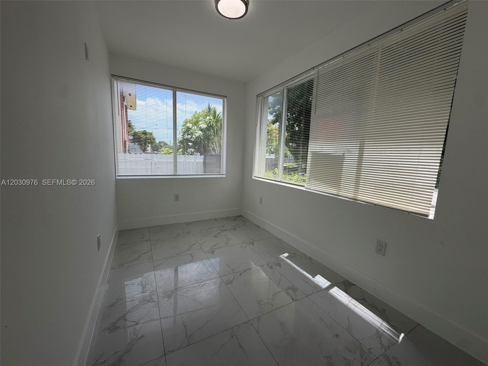 LAWRENCE ESTATE LAND CO - Residential Lease