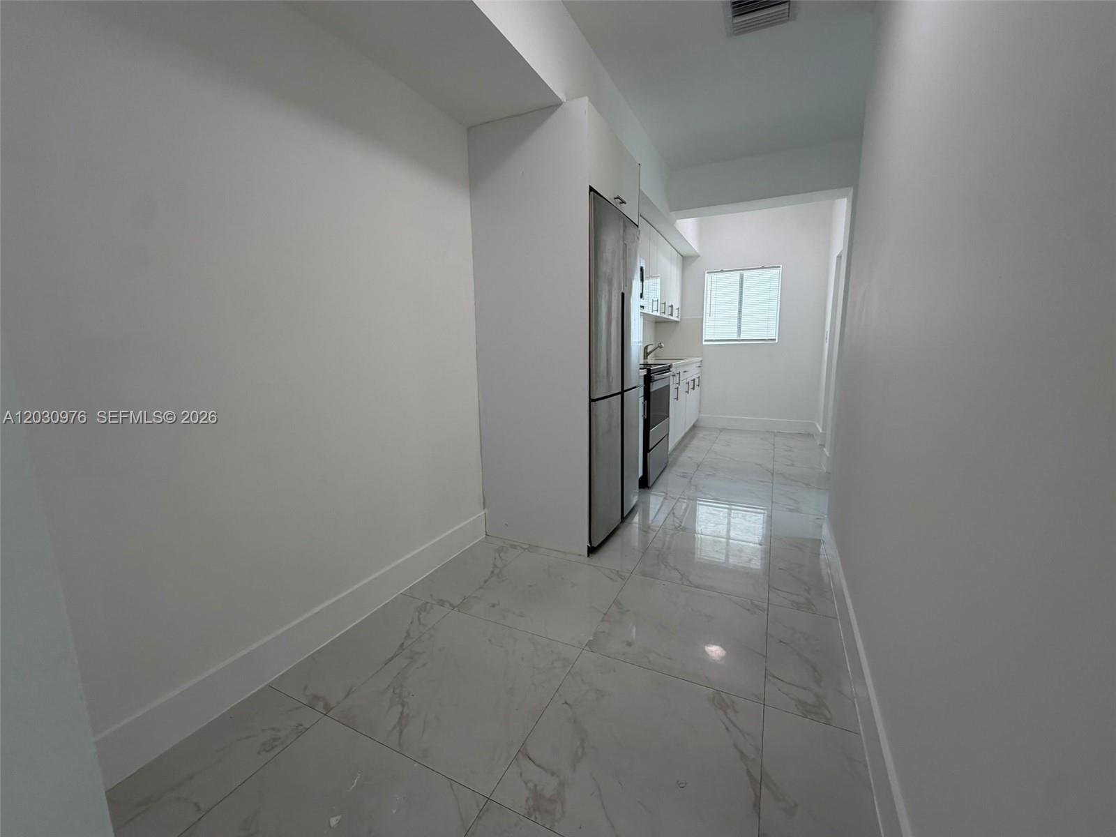 LAWRENCE ESTATE LAND CO - Residential Lease