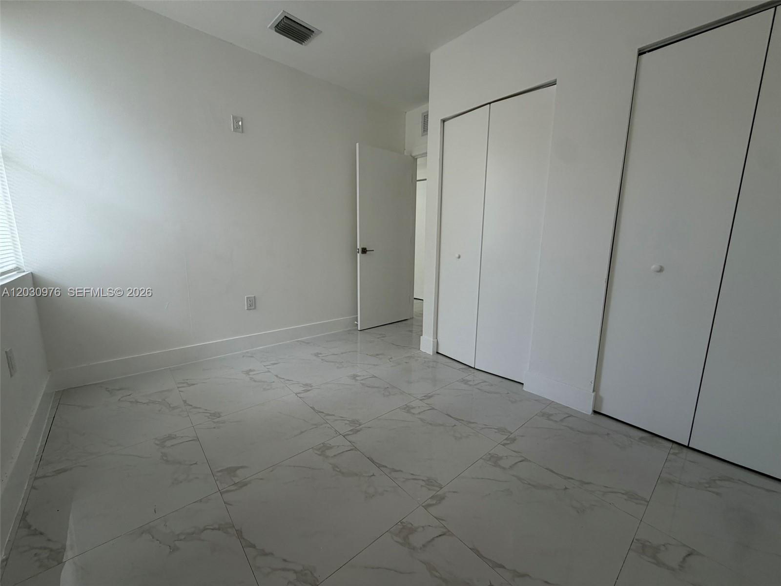 LAWRENCE ESTATE LAND CO - Residential Lease
