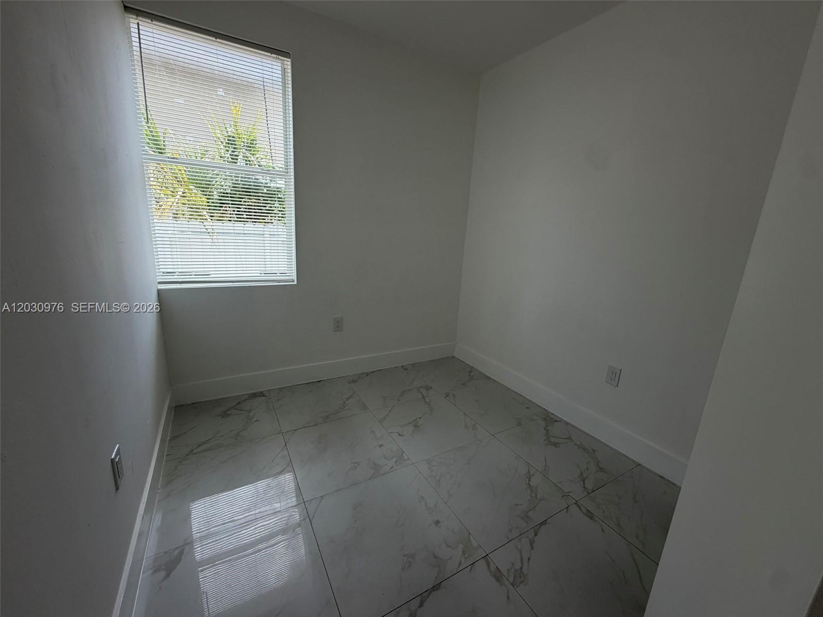 LAWRENCE ESTATE LAND CO - Residential Lease