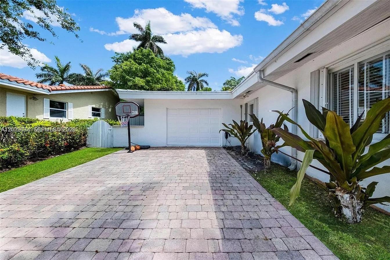 BAY LURE - Residential Lease