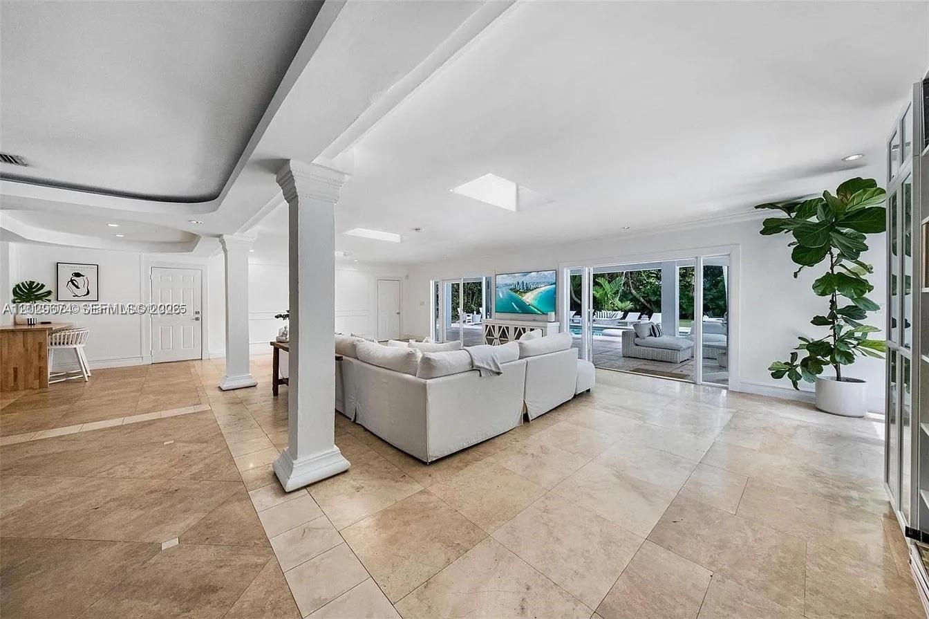 BAY LURE - Residential Lease