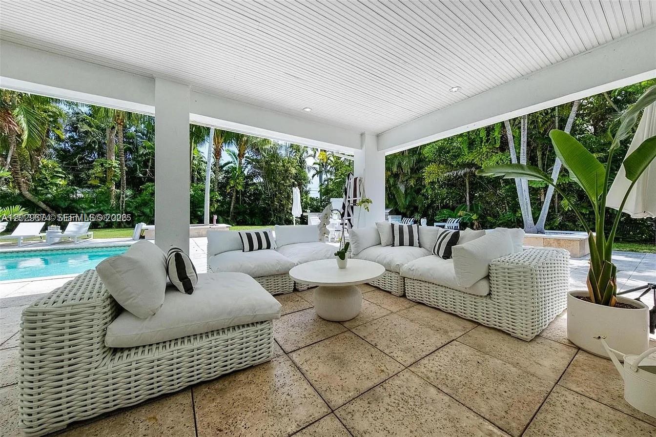 BAY LURE - Residential Lease