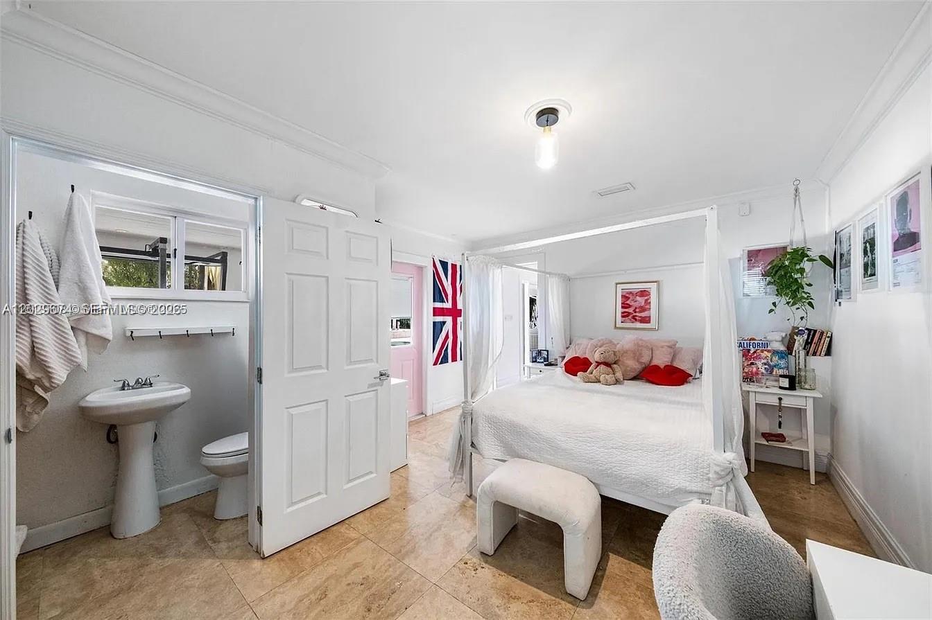 BAY LURE - Residential Lease
