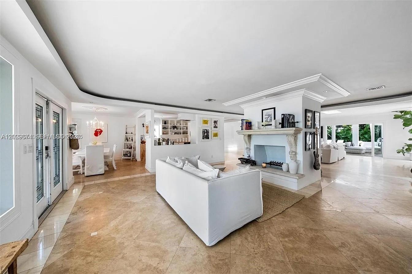 BAY LURE - Residential Lease
