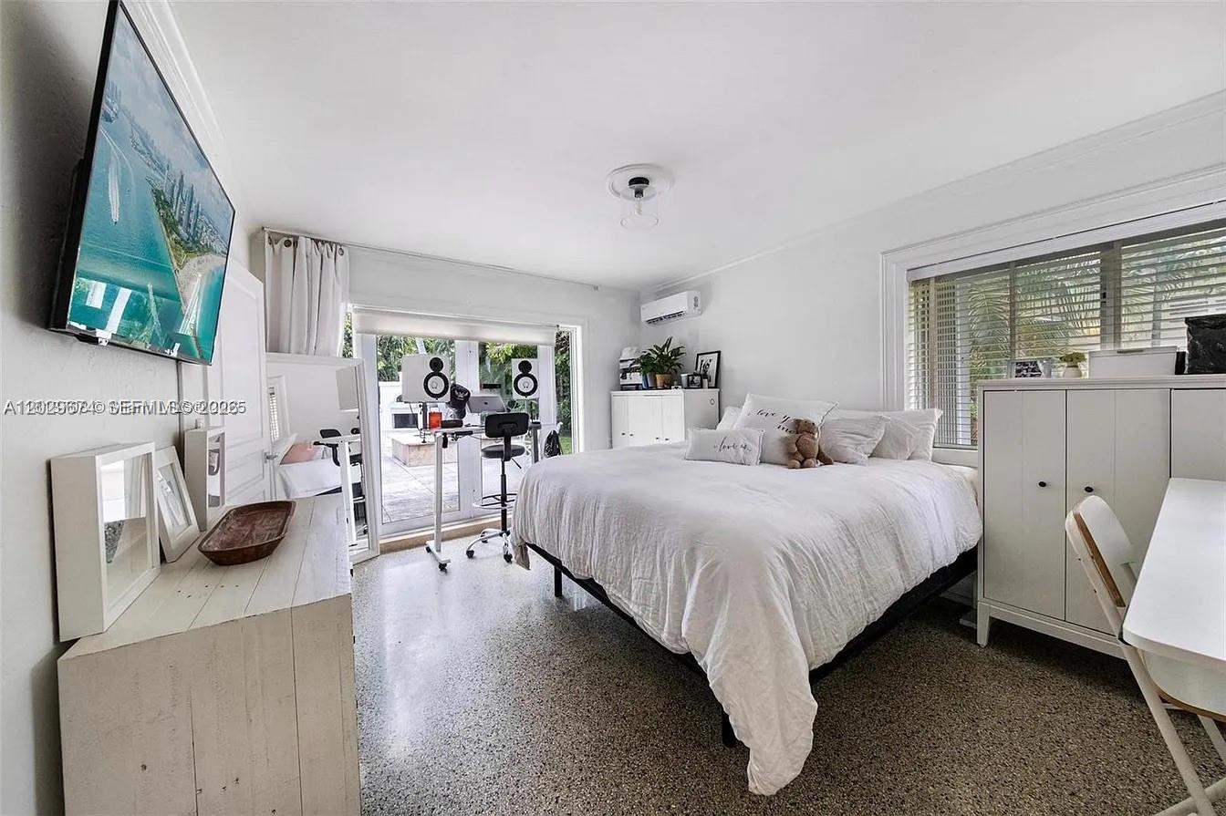 BAY LURE - Residential Lease