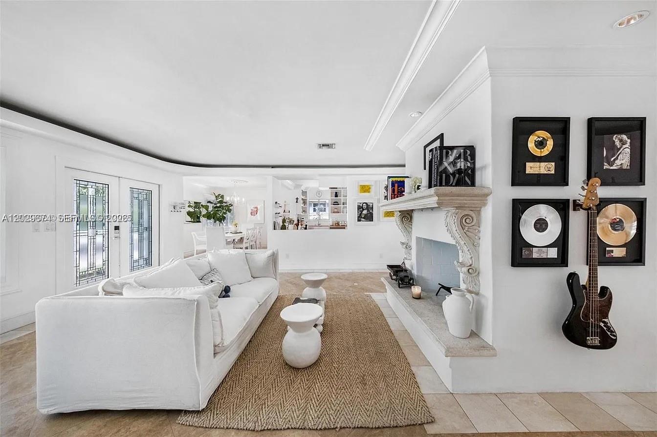 BAY LURE - Residential Lease