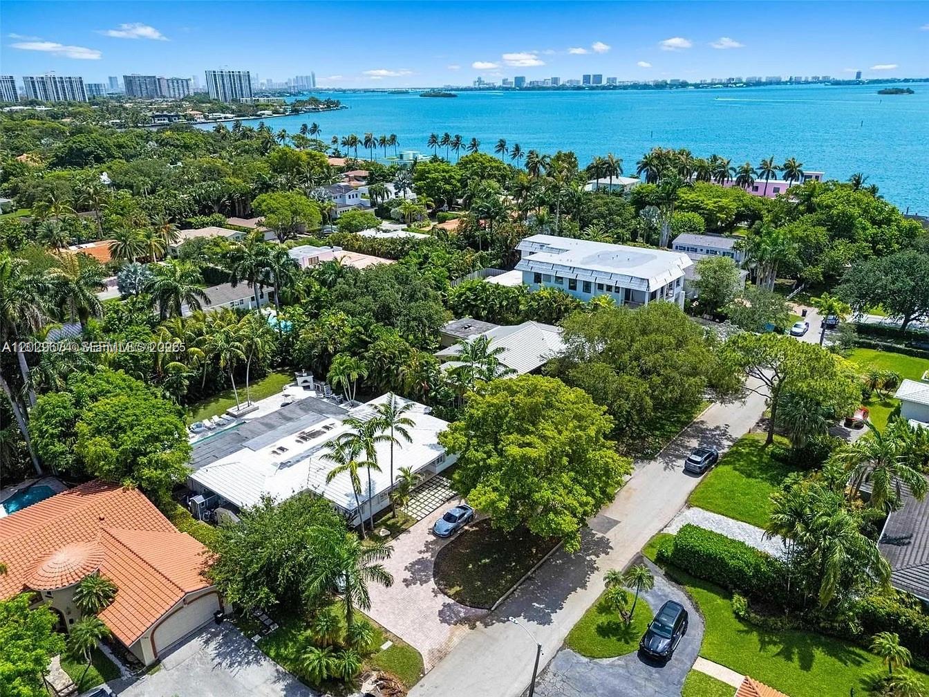 BAY LURE - Residential Lease
