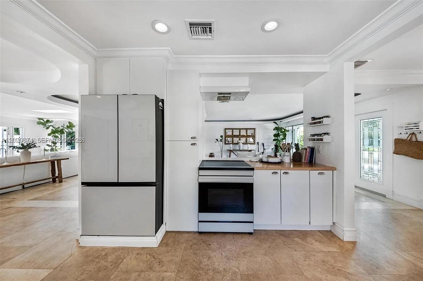 BAY LURE - Residential Lease