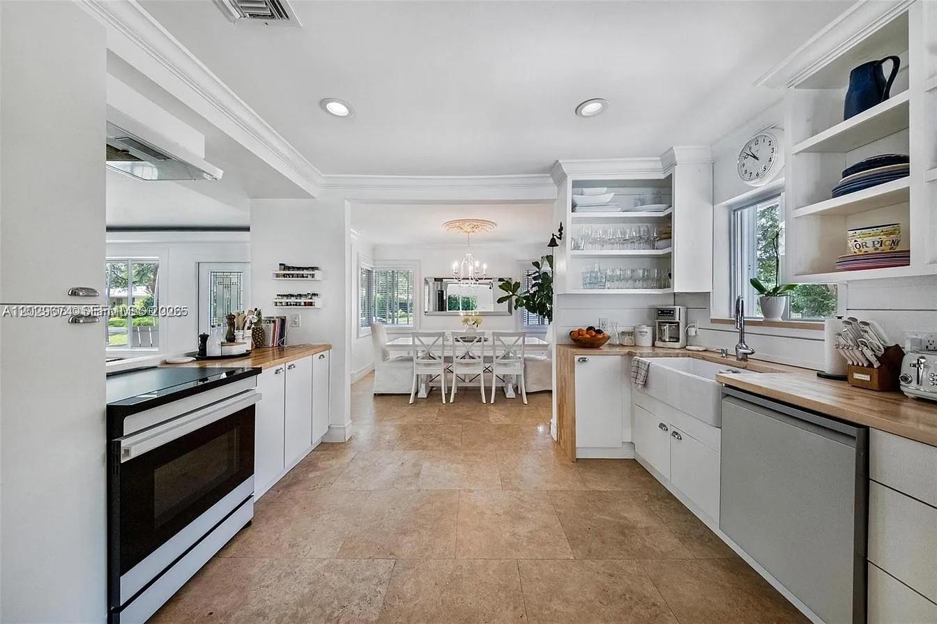 BAY LURE - Residential Lease