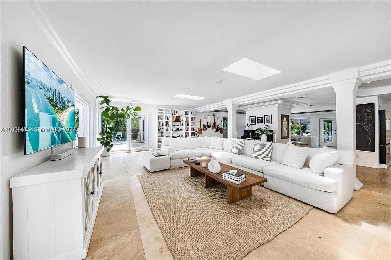 BAY LURE - Residential Lease