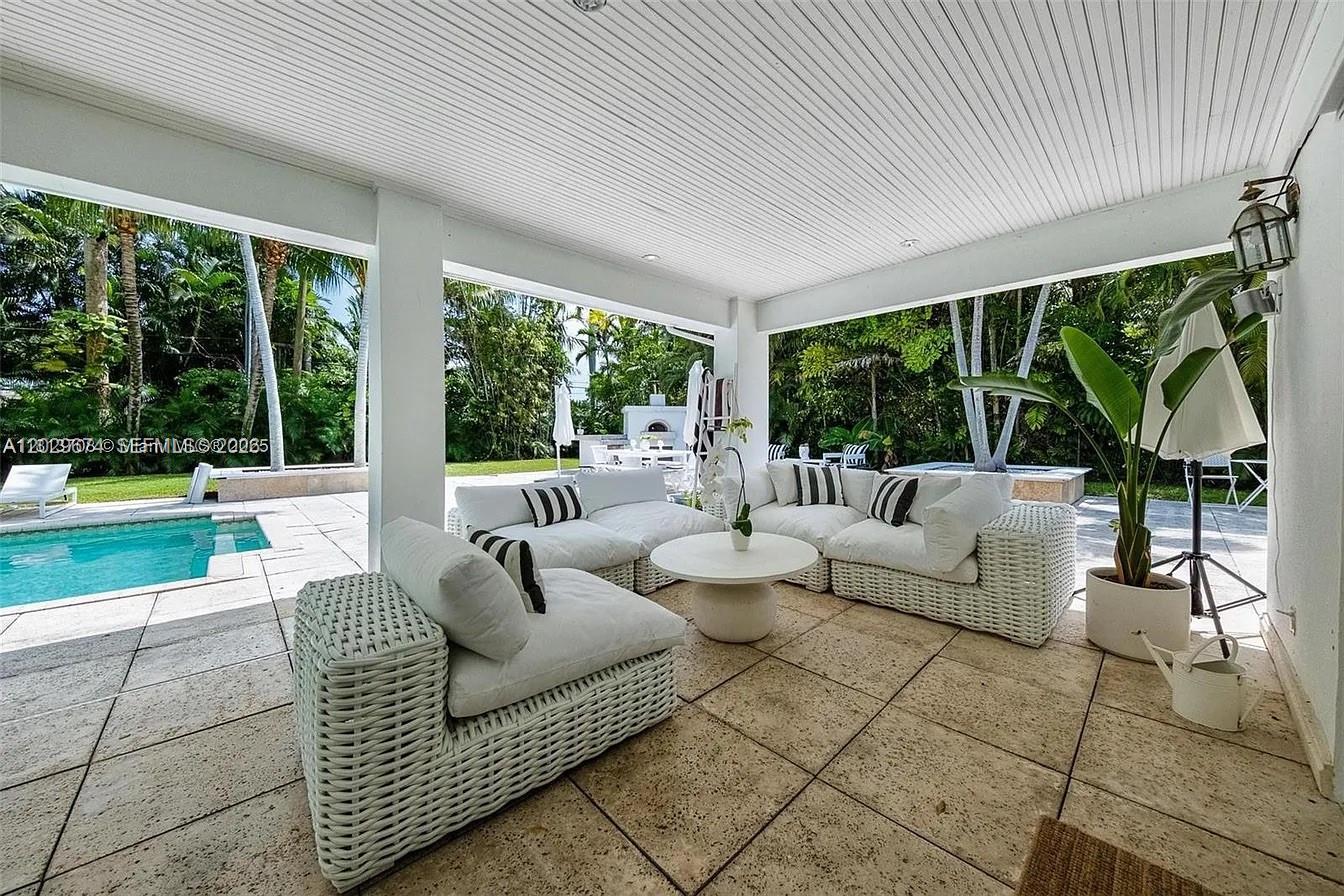BAY LURE - Residential Lease