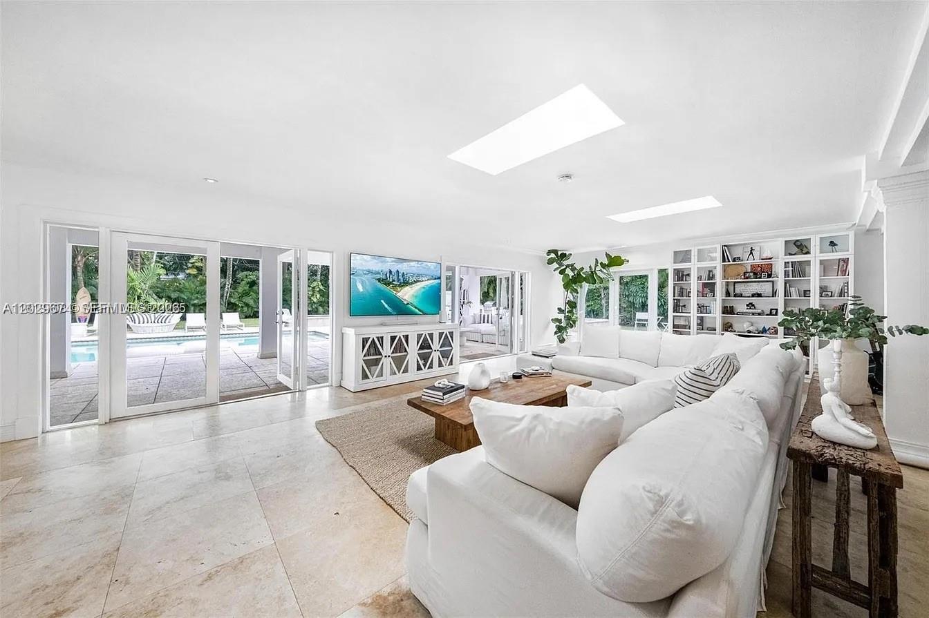 BAY LURE - Residential Lease