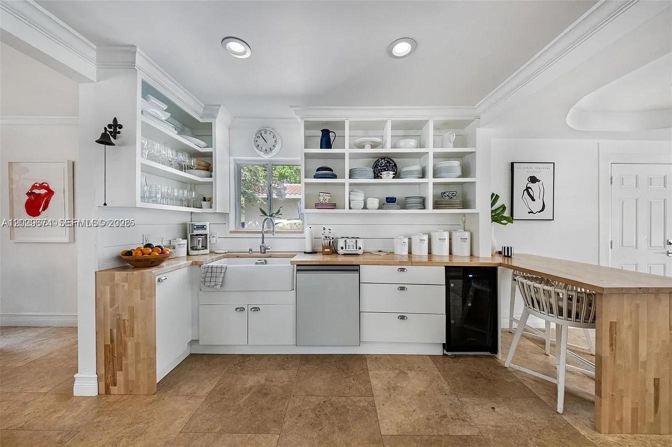 BAY LURE - Residential Lease