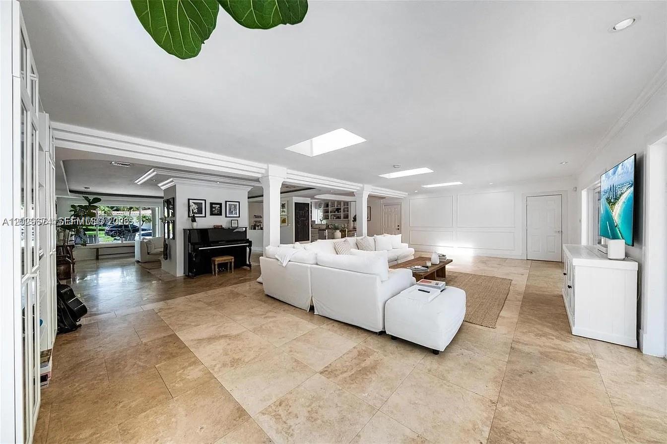 BAY LURE - Residential Lease