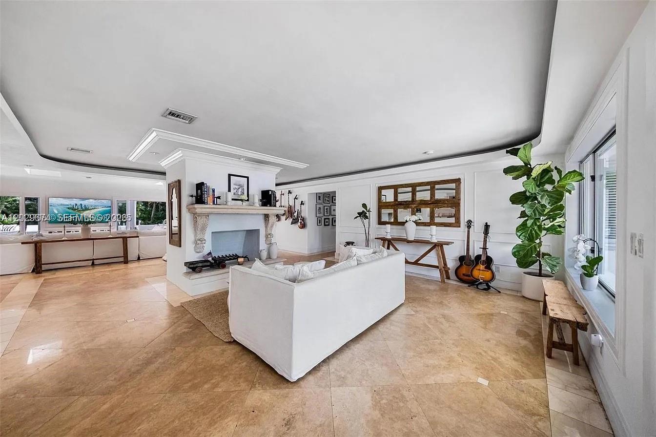 BAY LURE - Residential Lease
