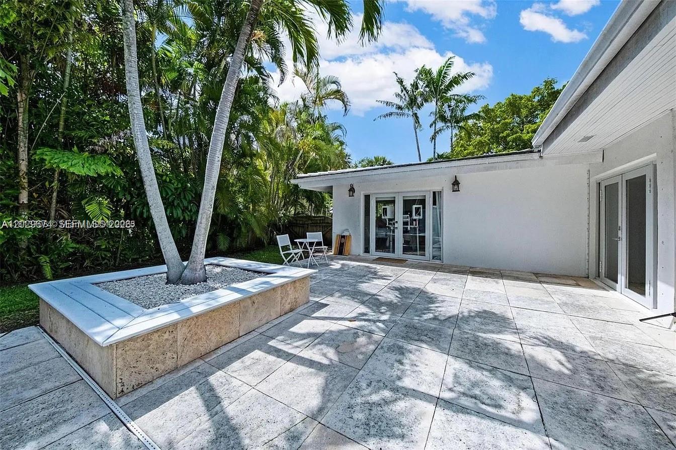 BAY LURE - Residential Lease