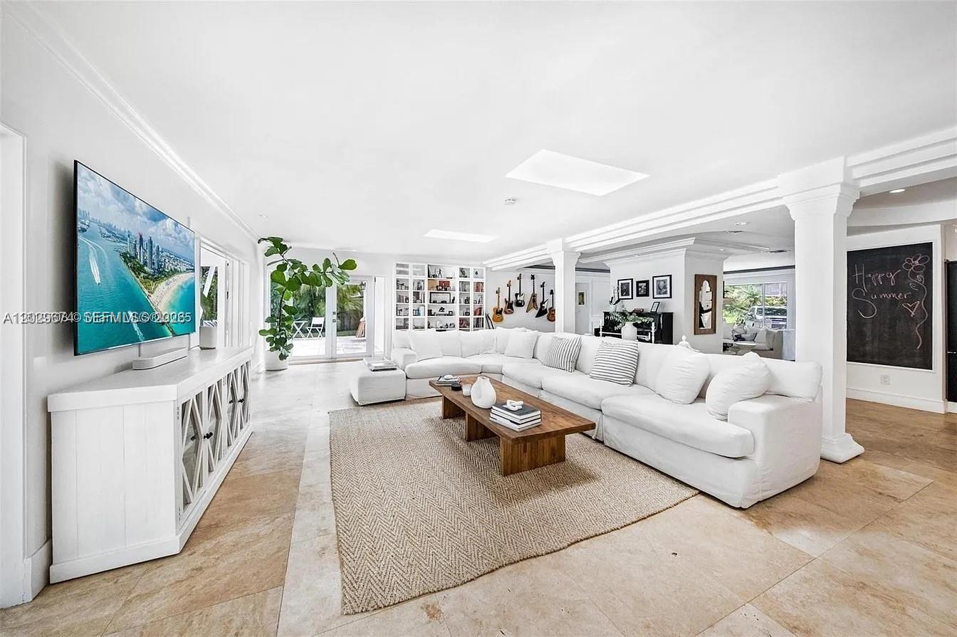 BAY LURE - Residential Lease