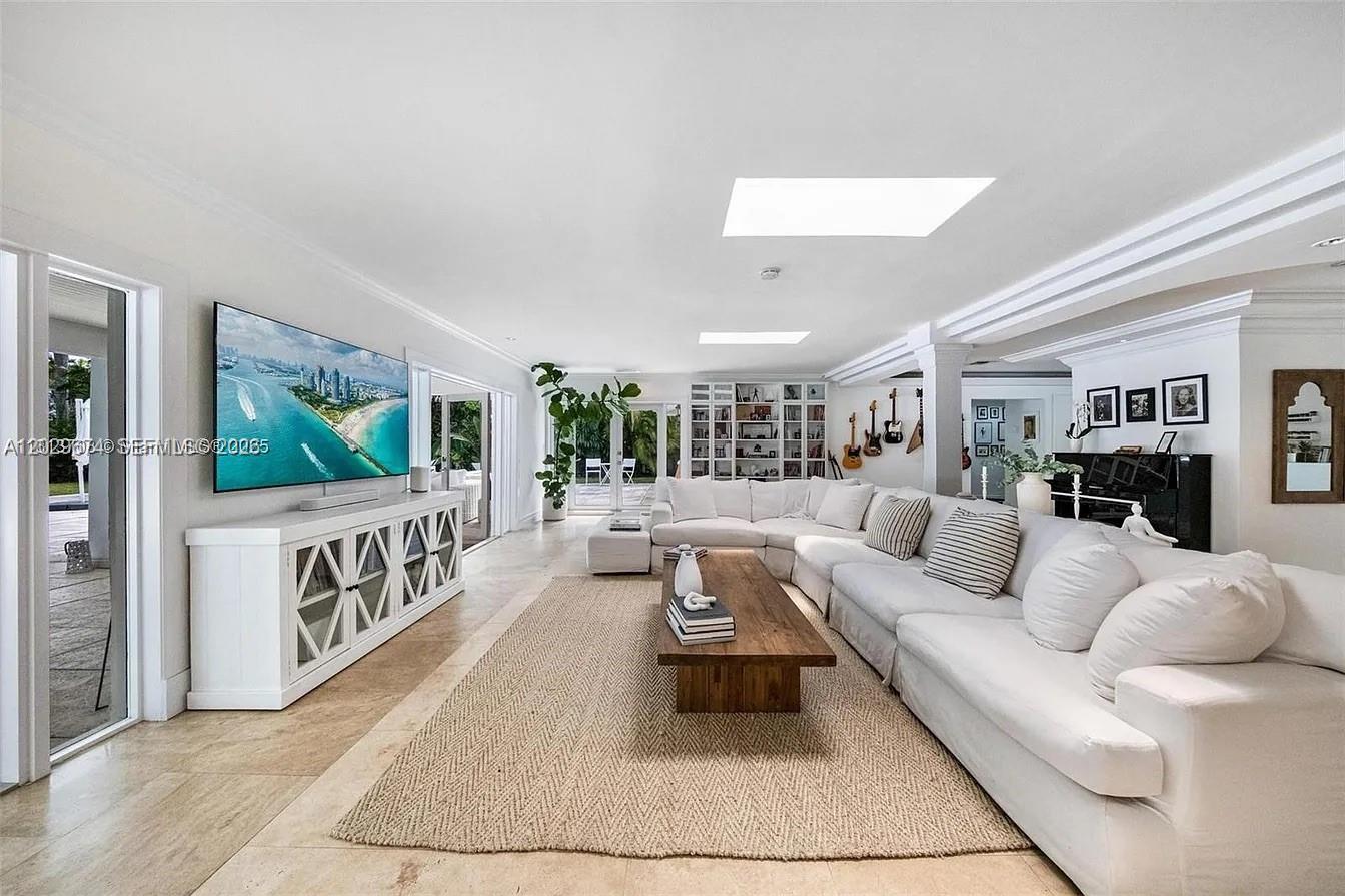 BAY LURE - Residential Lease