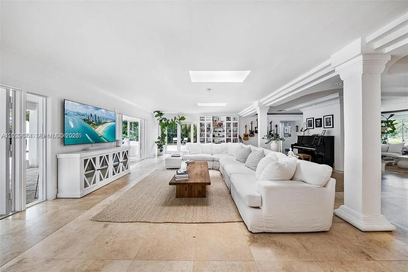 BAY LURE - Residential Lease