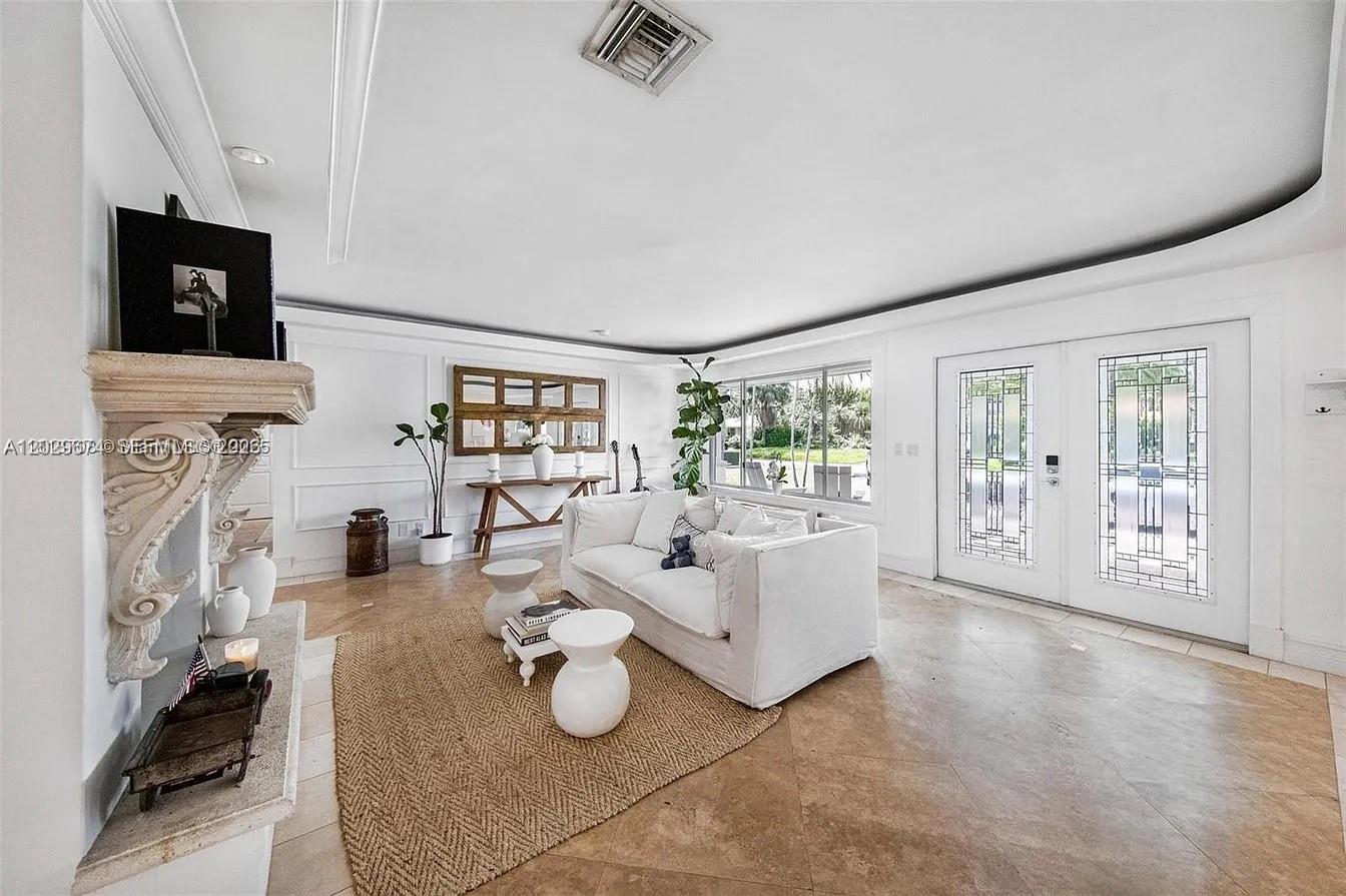 BAY LURE - Residential Lease