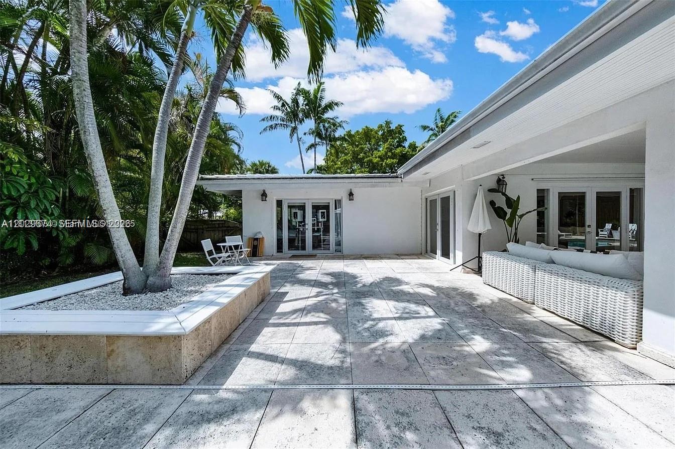 BAY LURE - Residential Lease