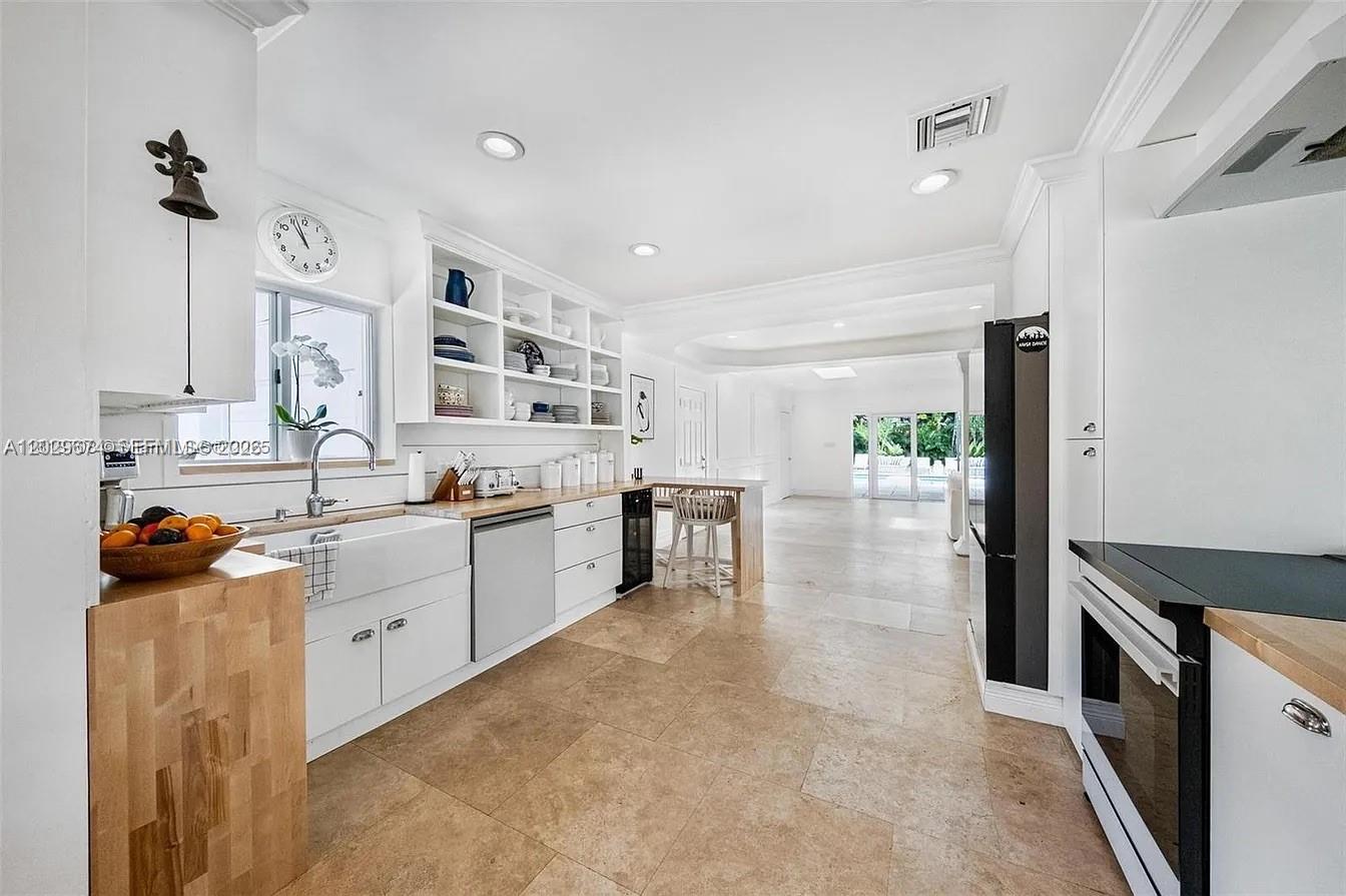 BAY LURE - Residential Lease