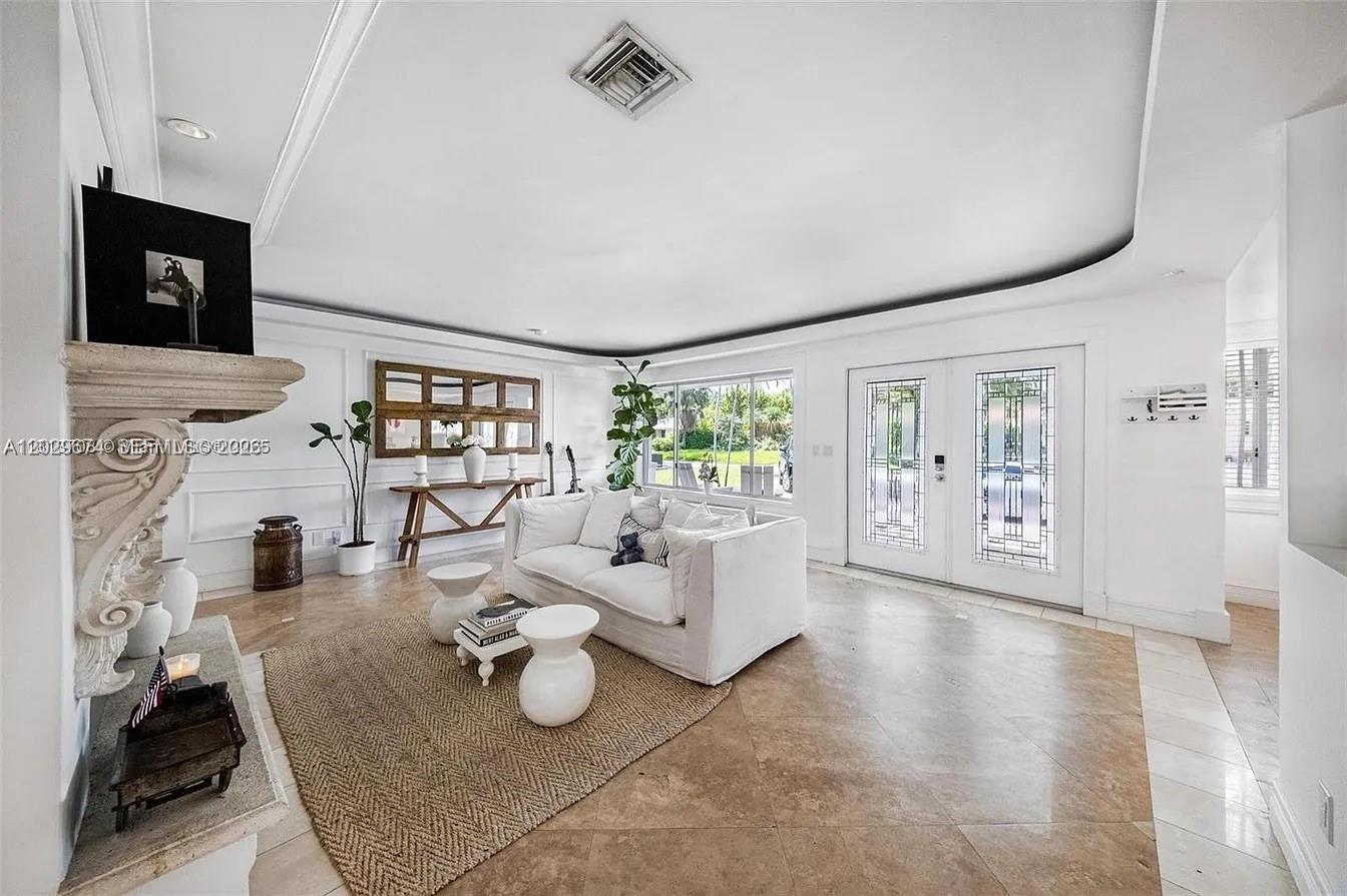 BAY LURE - Residential Lease