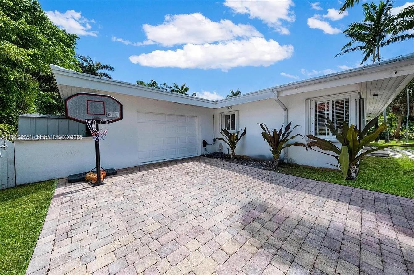 BAY LURE - Residential Lease