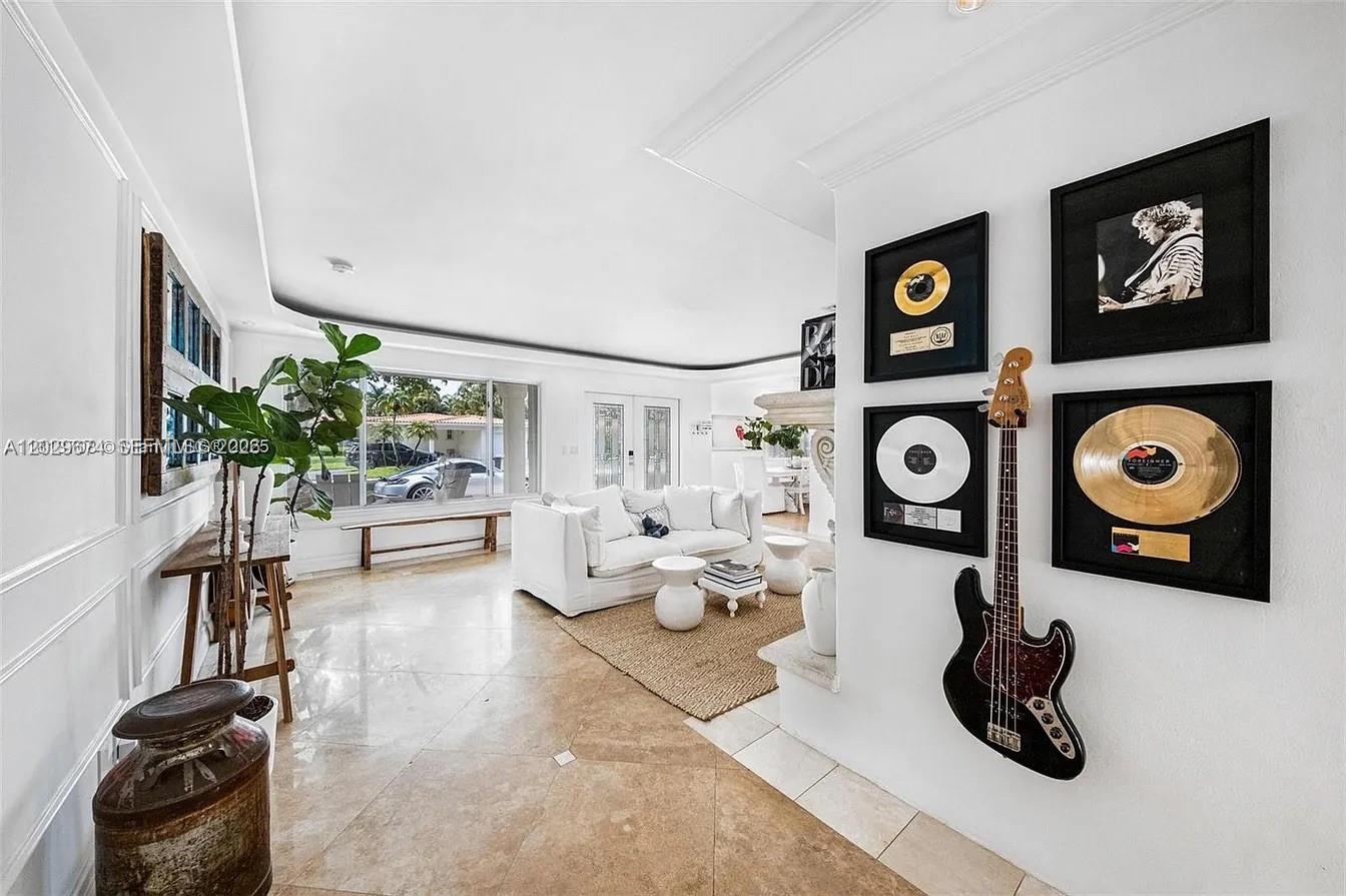 BAY LURE - Residential Lease