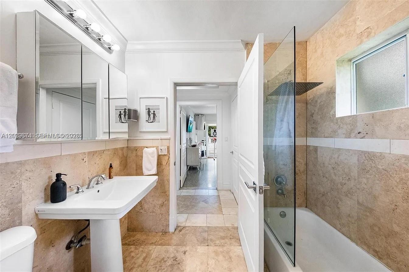 BAY LURE - Residential Lease