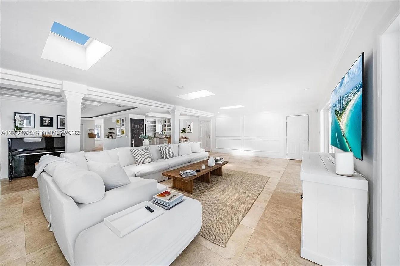 BAY LURE - Residential Lease