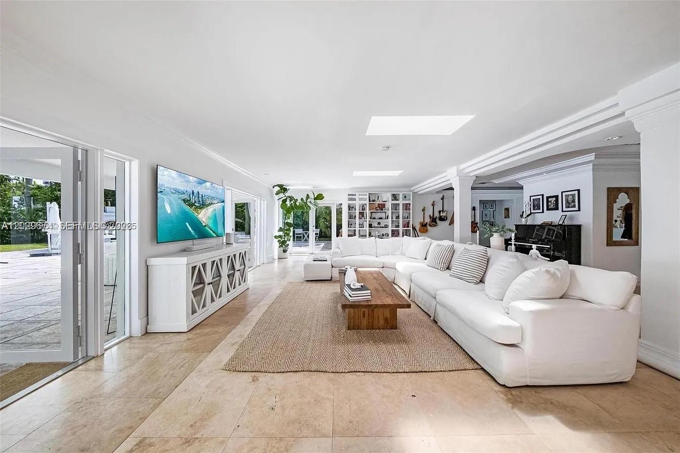BAY LURE - Residential Lease