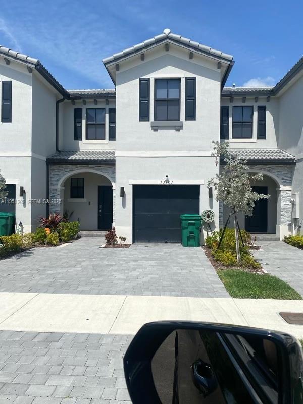 PINE VISTA - Residential