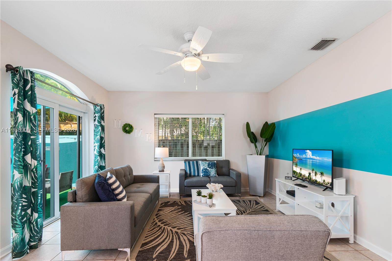 HOLLYWOOD - Residential Income