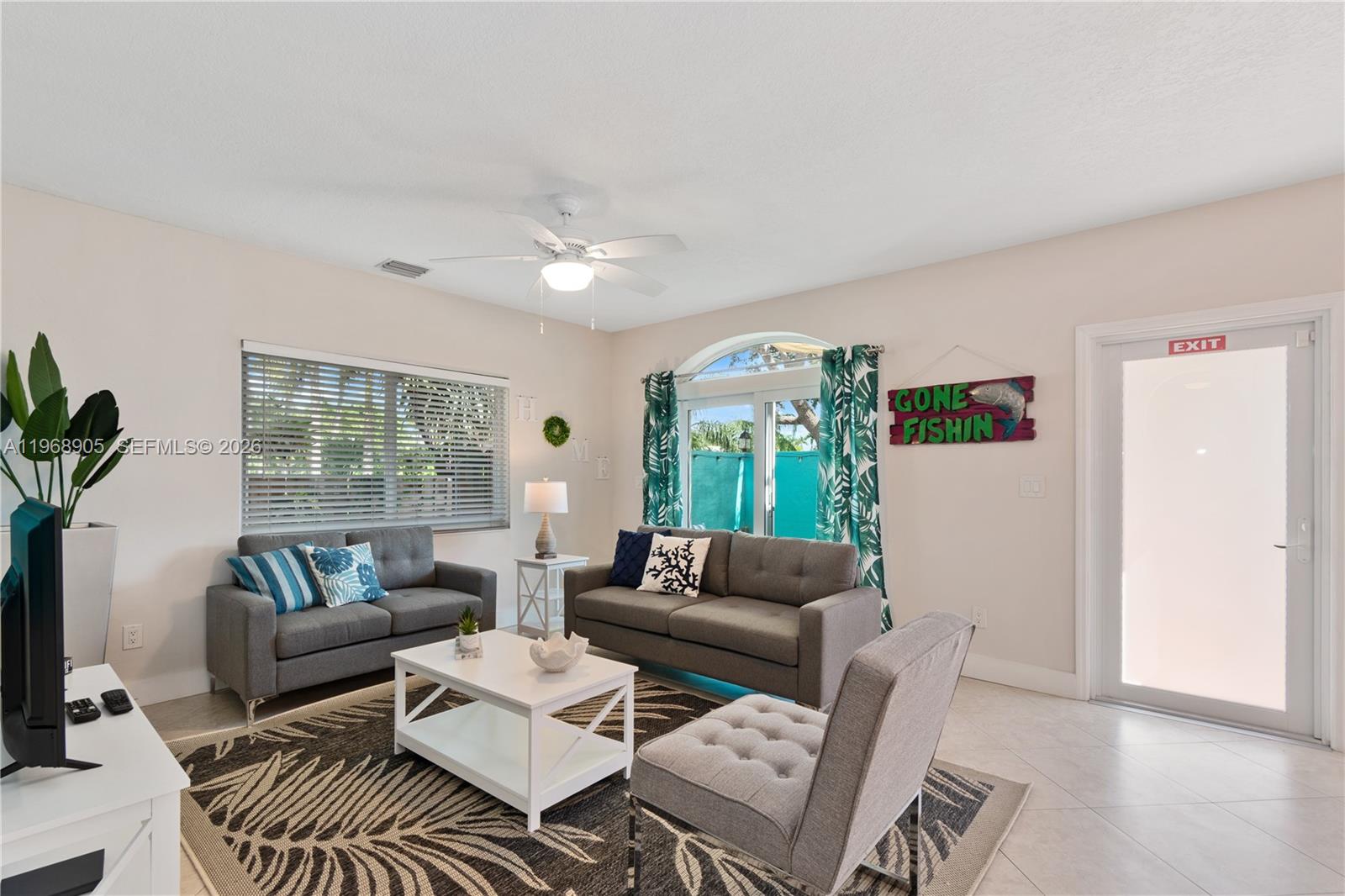 HOLLYWOOD - Residential Income
