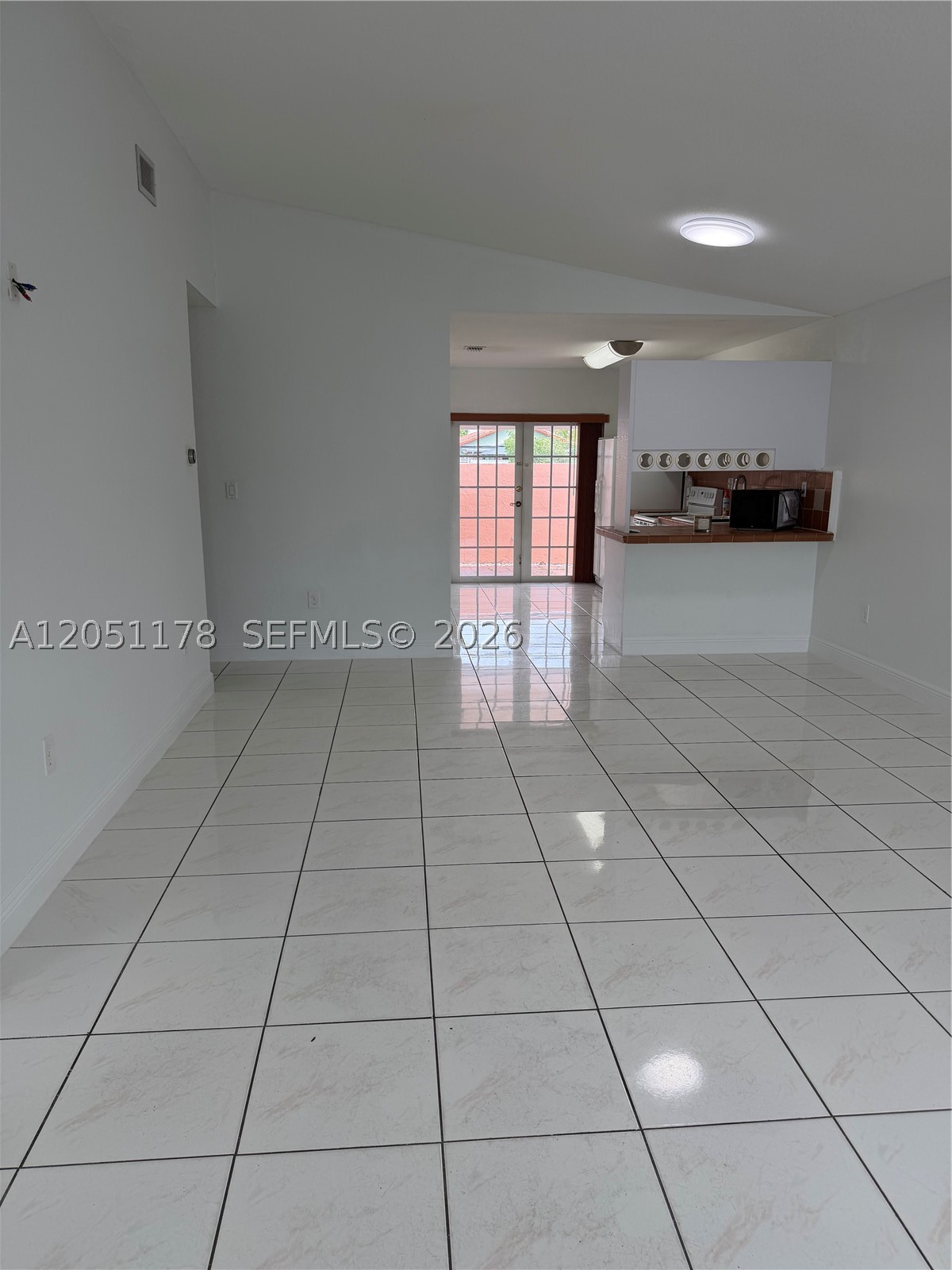 LES FONTAINES CONDO - Residential Lease