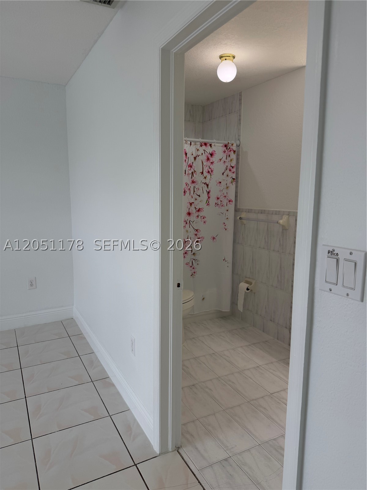 LES FONTAINES CONDO - Residential Lease
