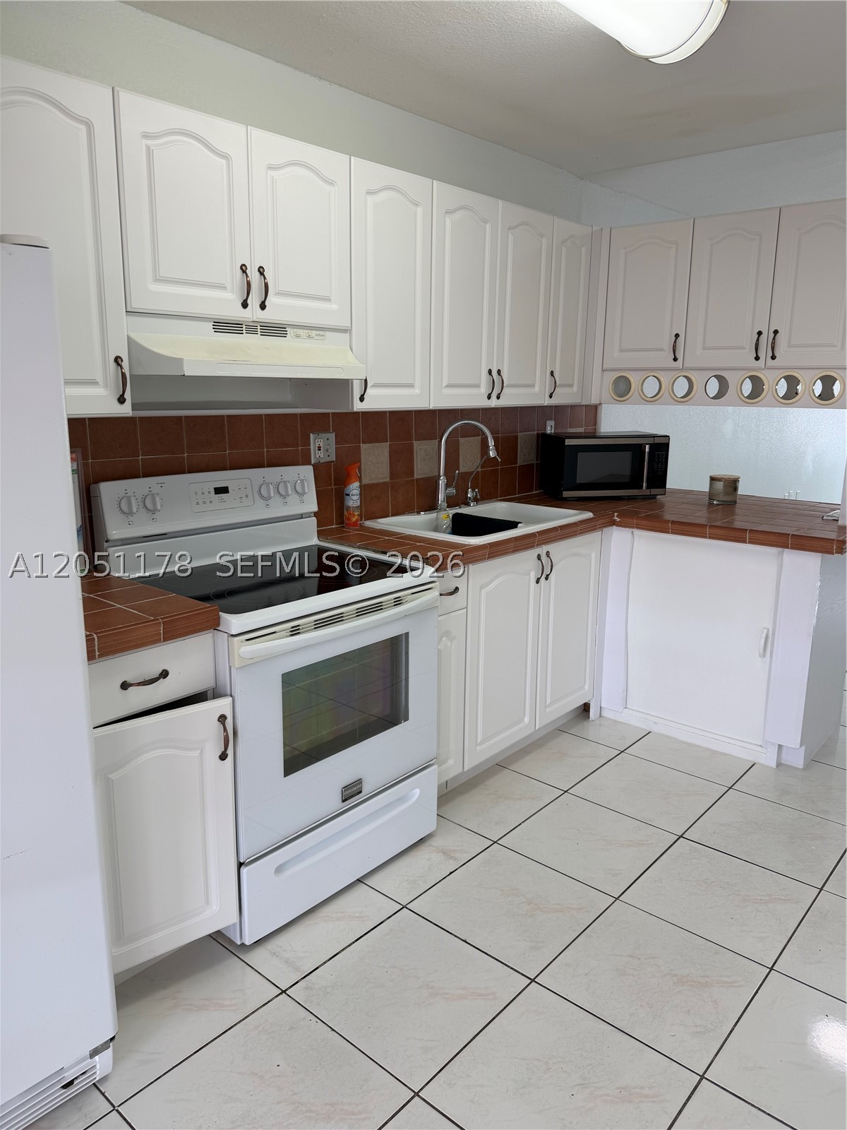 LES FONTAINES CONDO - Residential Lease