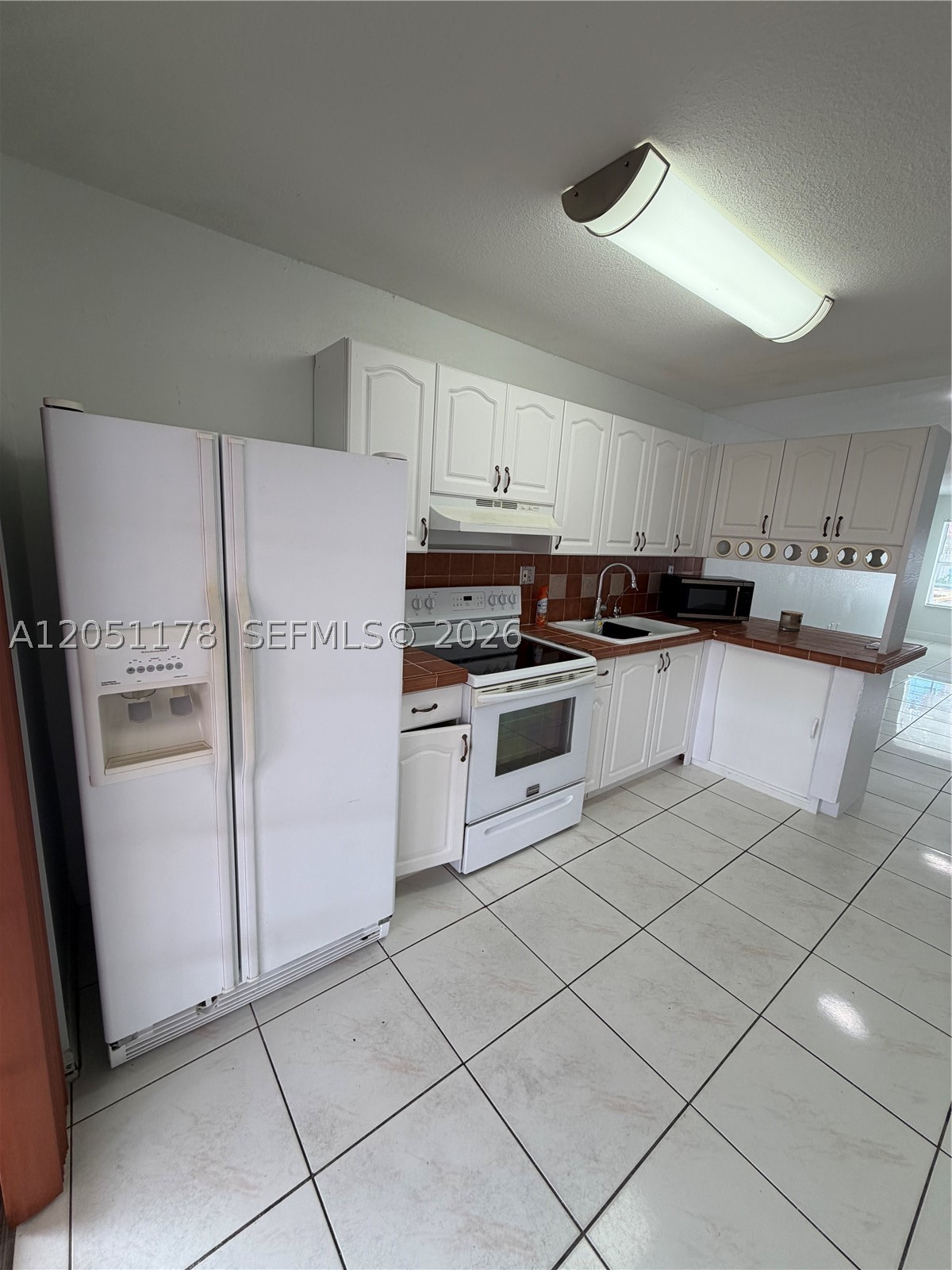 LES FONTAINES CONDO - Residential Lease