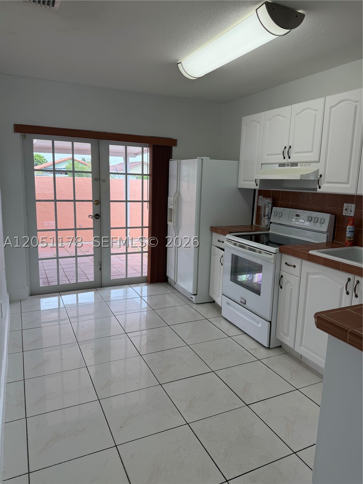 LES FONTAINES CONDO - Residential Lease