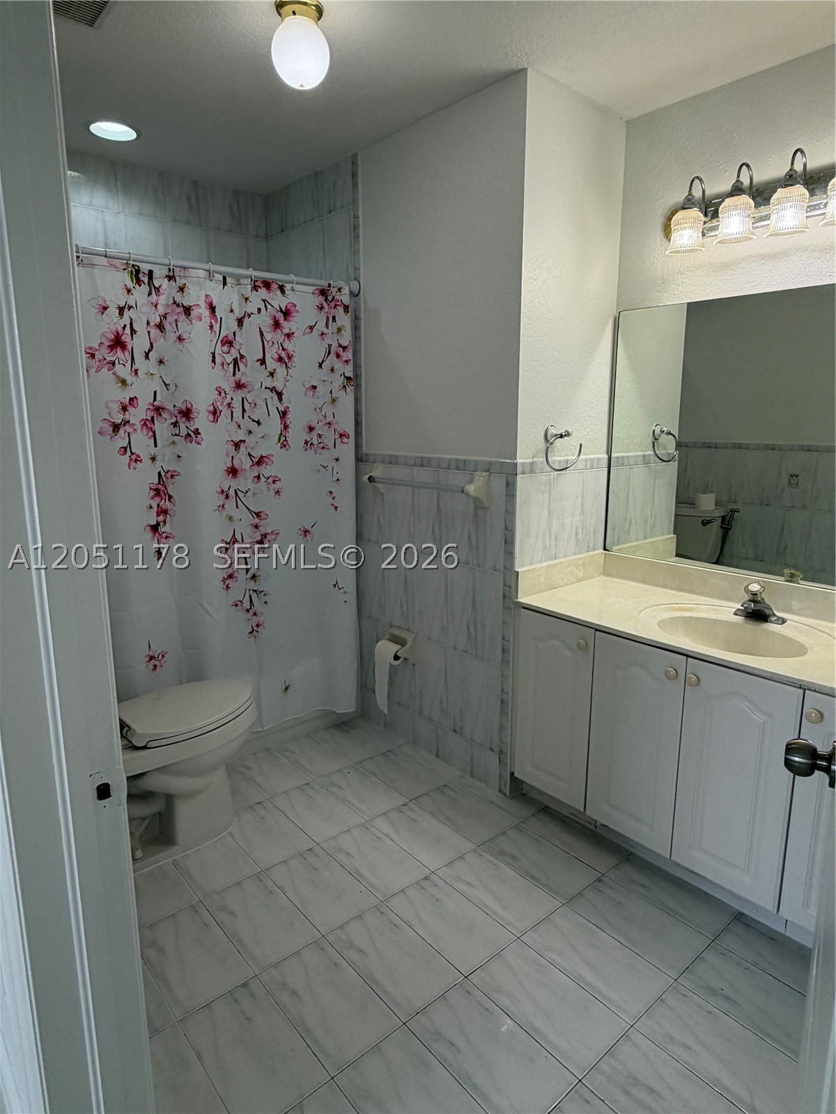 LES FONTAINES CONDO - Residential Lease